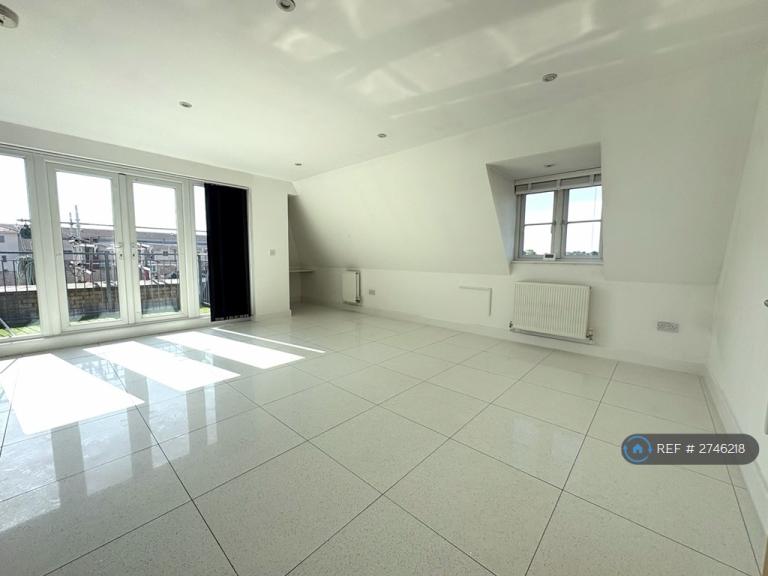2 bedroom flat in The Forge, Wickford, SS12 (2 bed) (#2746218)