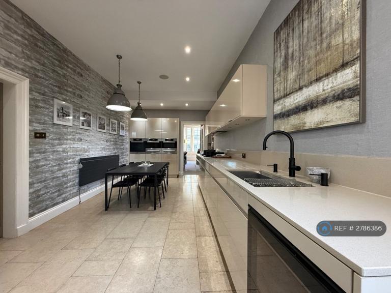 3 bedroom flat in Grosvenor Street, Edinburgh, EH12 (3 bed) (#2786386)