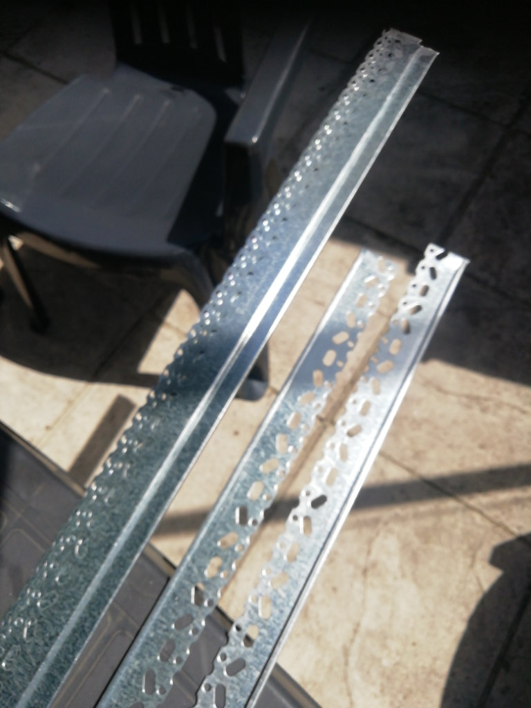 Plaster stop beads 