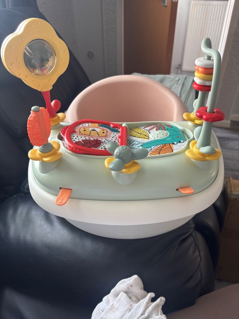Bumbo Multi Seat with Tray and Play Tray – Pink, Good Condition