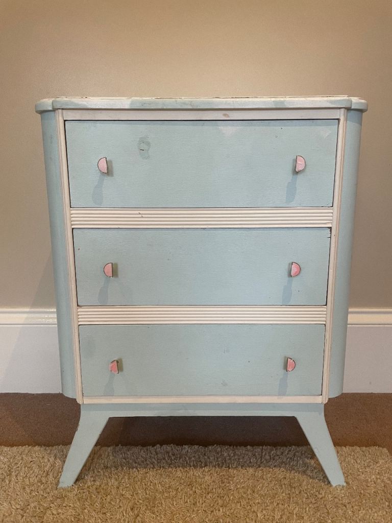 Chest of drawers