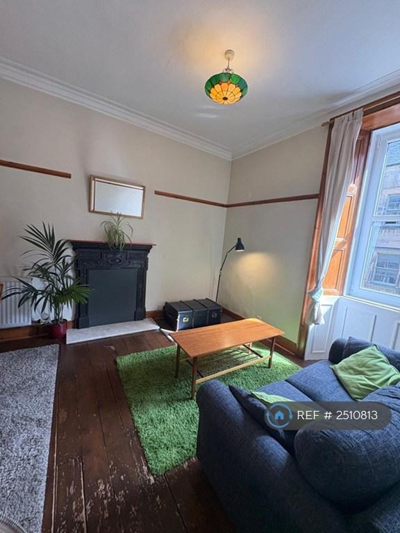 1 bedroom flat in Waverley Park, Edinburgh, EH8 (1 bed) (#2510813)