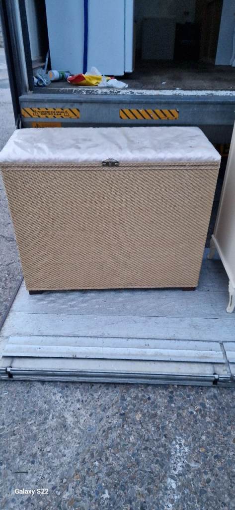 Large deep ottoman