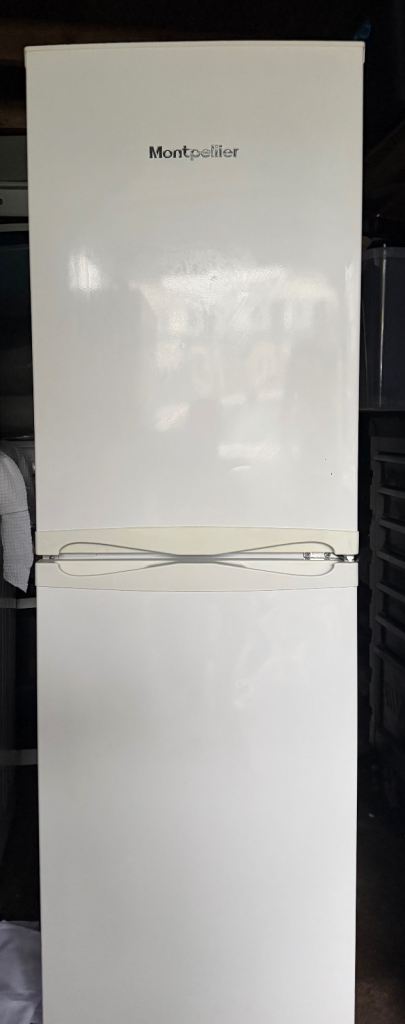 Montpellier approx 5 ft fridge freezer 