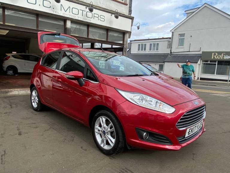 2017 Ford Fiesta 1.25 16v Zetec Climate Met Candy Red 43000mls 5-Door Sat Nav