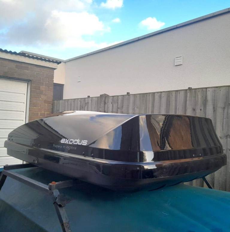Black Gloss Exodus 470L Roof Box vgc