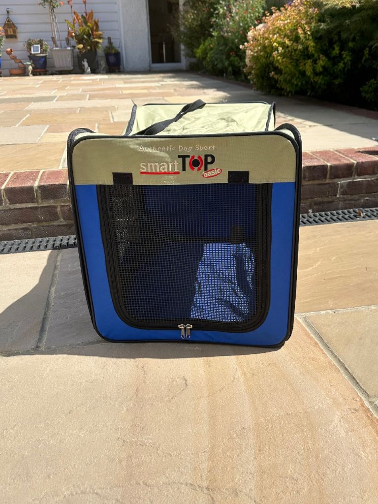 Portable pop up dog crate