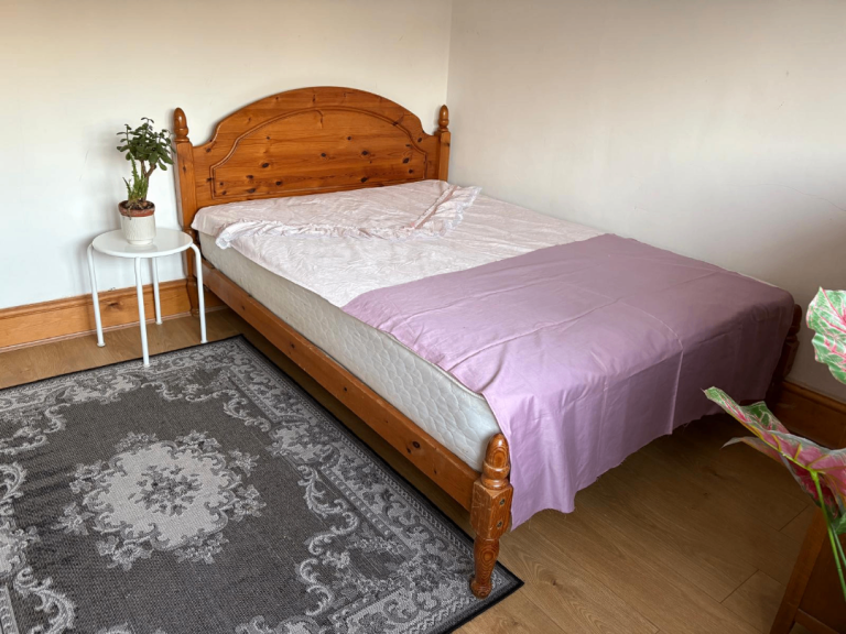 Spacious & Cosy Double Room For Rent AT RM1 4SX