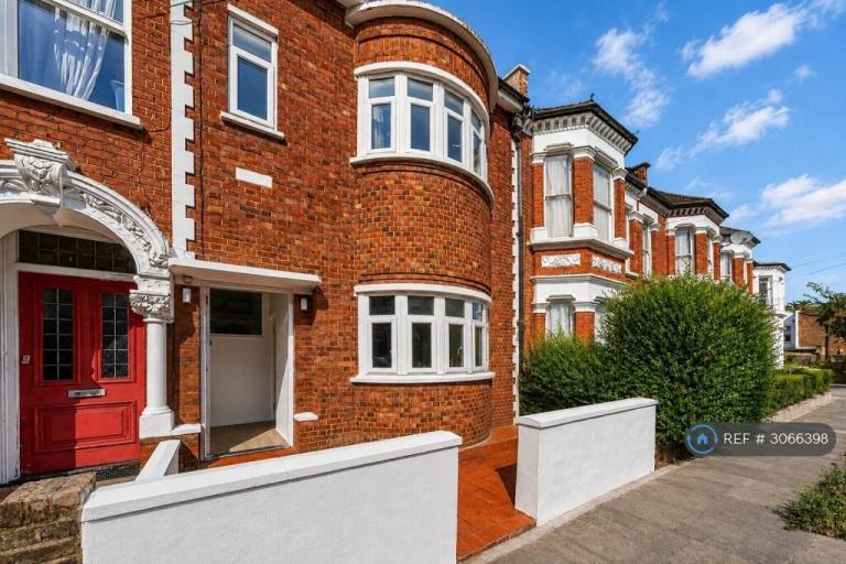 4 bedroom house in Ashmere Grove, London, SW2 (4 bed) (#3066398)