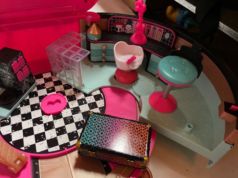 Huge Bundle of LOL Dolls Toys