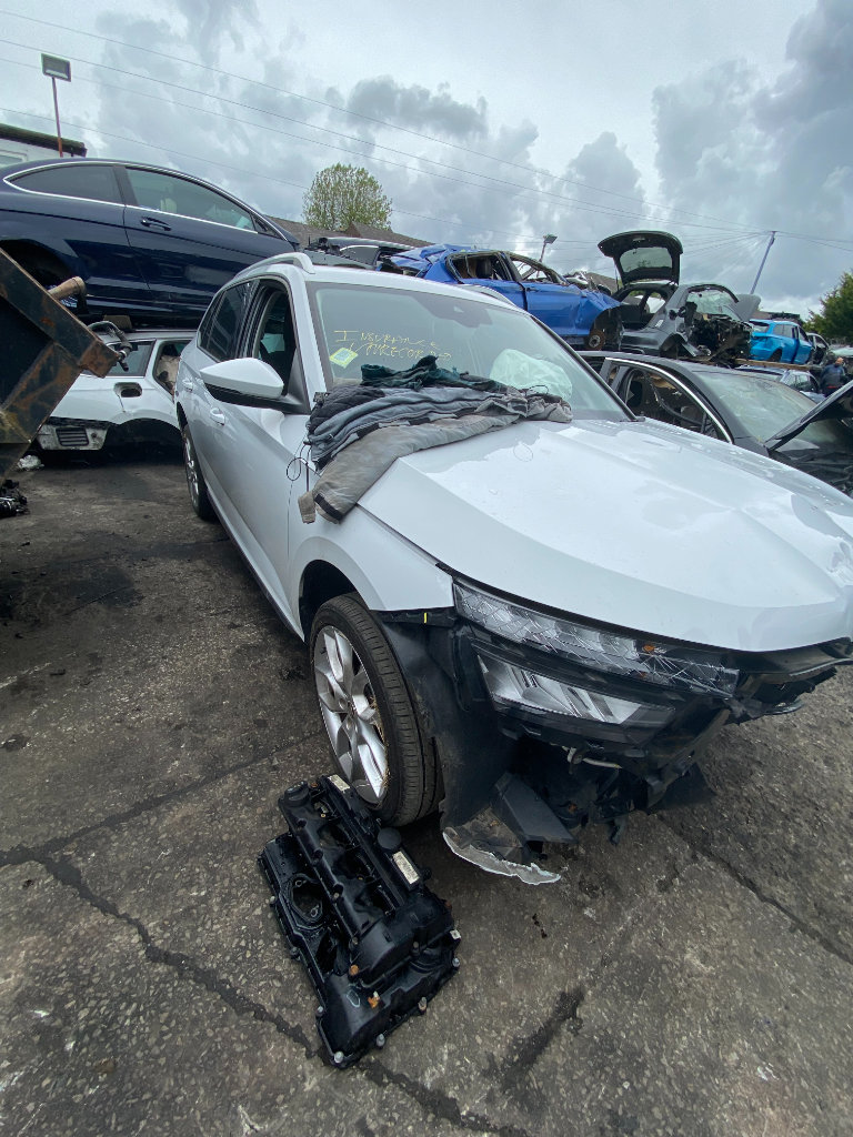 SKODA KAMIQ BREAKING SPARES AIRBAG LEATHER SEATS ALLOY DOORS AXLE HUBS CORNERS