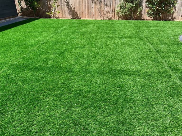 40mm Dazzling Green Premium Artificial Grass