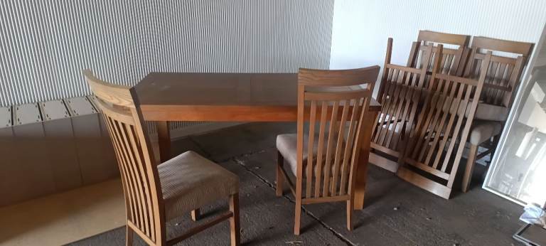 Extendable Dining Table and x6 Chairs 