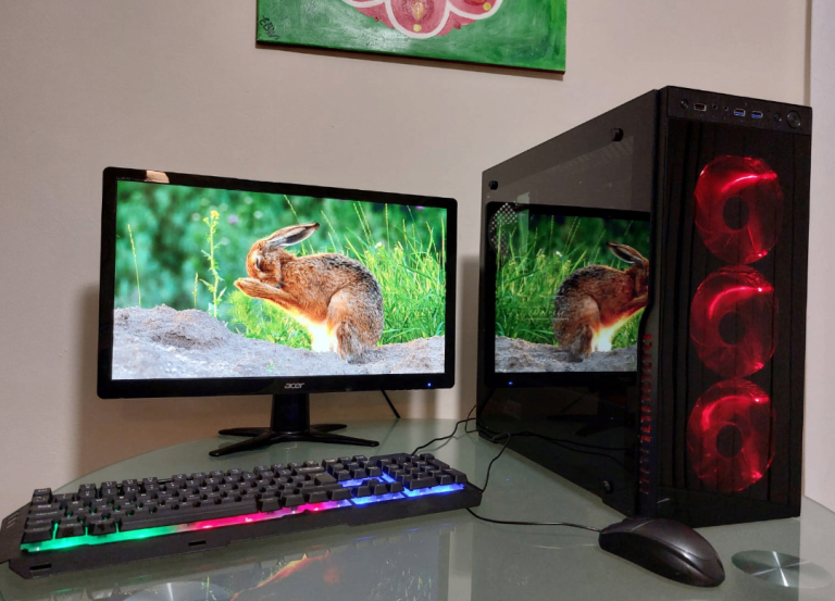 Desktop Computer/ Intel i7 6700k  / 16GB memory/ 256GB SSD storage