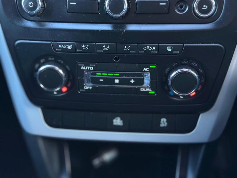 2011 Skoda Yeti 2.0 TDI SE Plus 4WD Euro 5 5dr HATCHBACK Diesel Manual