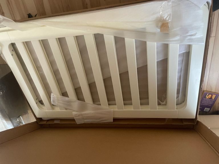 SnuzKot (Snuz cot / Snuz pod) used, but boxed - cot, baby bed, toddler bed. 