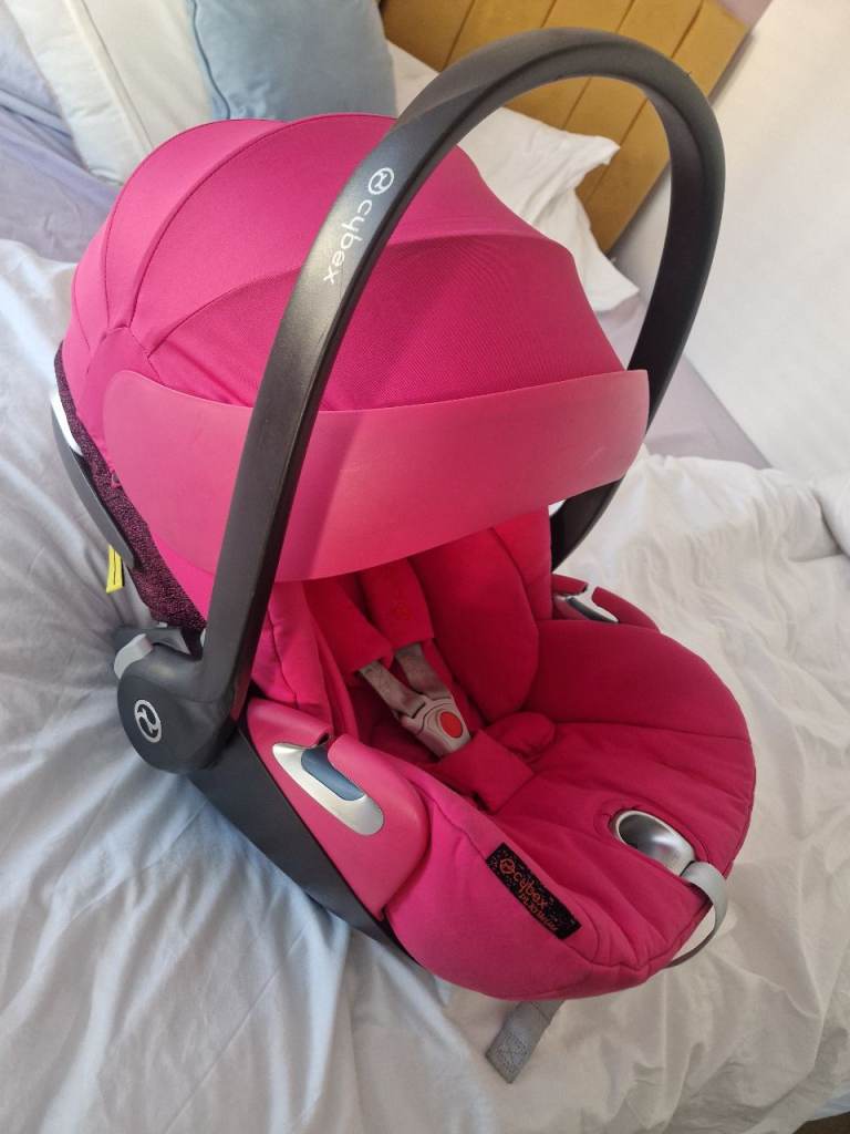 Bright pink Cloud Z i-Size baby car seat up to 13kg
