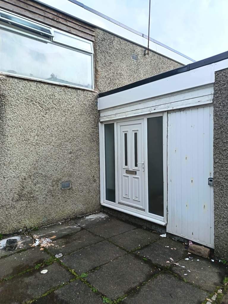 Lovely 2 Bed HOUSE in Cumbernauld 