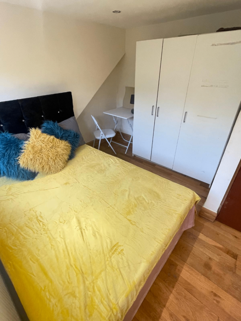 Spacious & Cosy Ensuite room for rent W7 3QZ