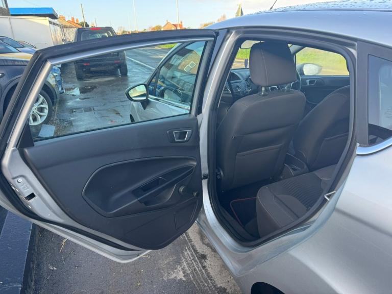 FORD FIESTA 1.3 Zetec Silver Manual Petrol 2014