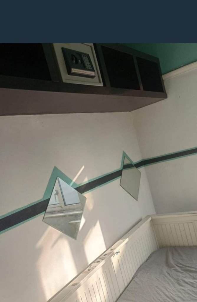 Small room with shared garden, kitchen and a big driveway, near the Station & mayday hospital.