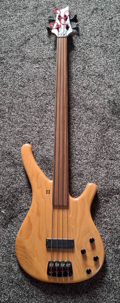 Fretless Bass excellent condition (Sandberg Bullet Booster)