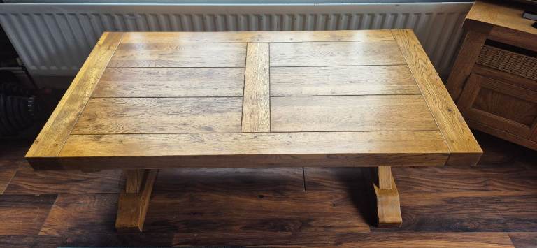Solid Oak Coffee Table – Immaculate Condition