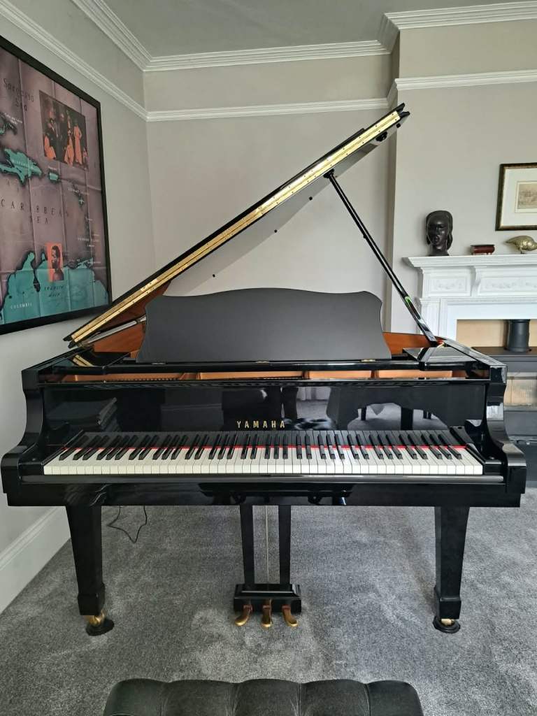 Yamaha Grand Piano – Black, Very Good Condition