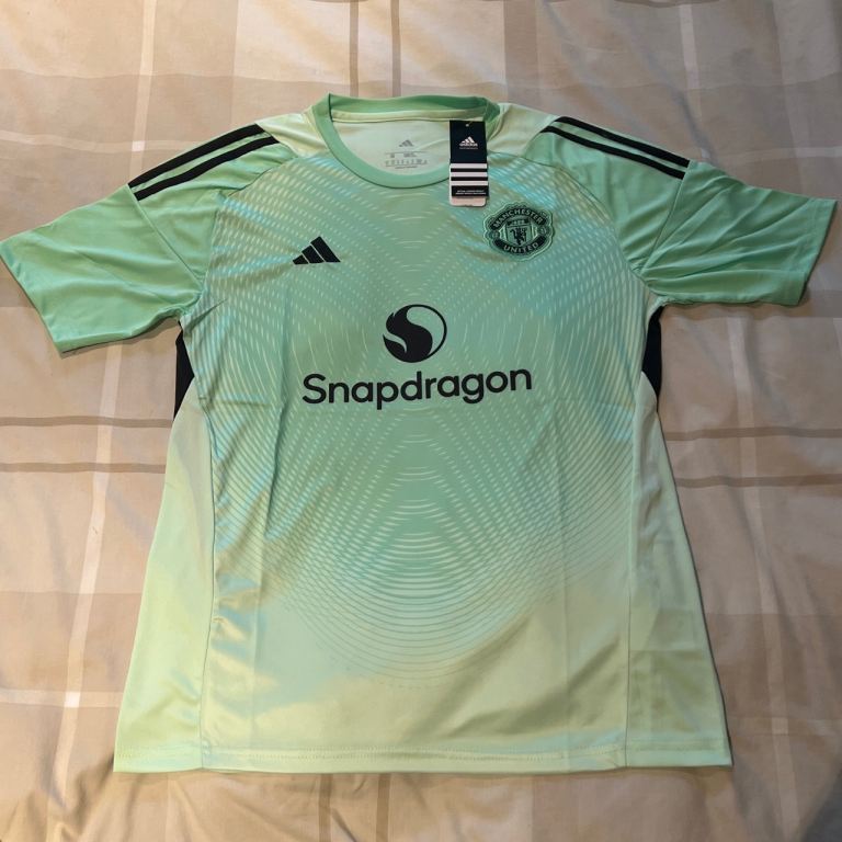 Manchester united green jersey Size Medium