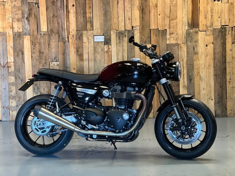 Triumph Speed Twin 1200 Stealth Edition! Lots of extras! 2024 