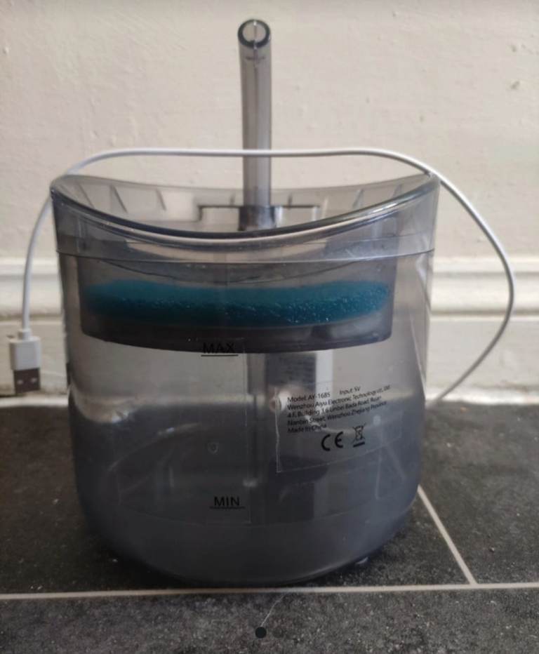 Usb, filtered cat water bowl.