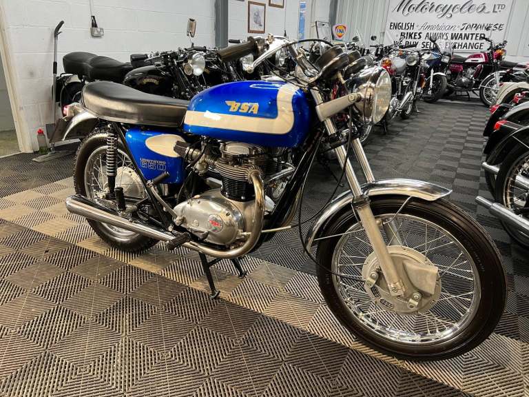 1971 BSA Lightning Twin Carburettor 650 cc Unit Construction, show condition, px