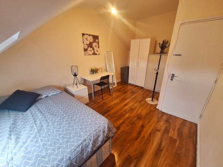 Fully Furnished Double Room 🛋️ with Comfortable Living Space 💥