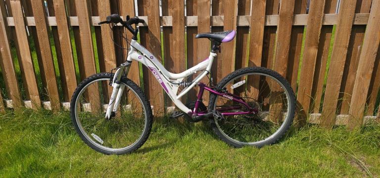 Ladies Mountain Bike – White & Purple (Front Suspension)