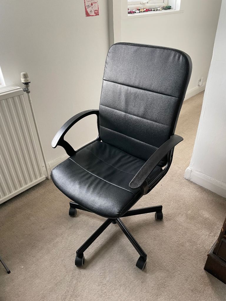 Black Office Chair with Wheels – Good Condition
