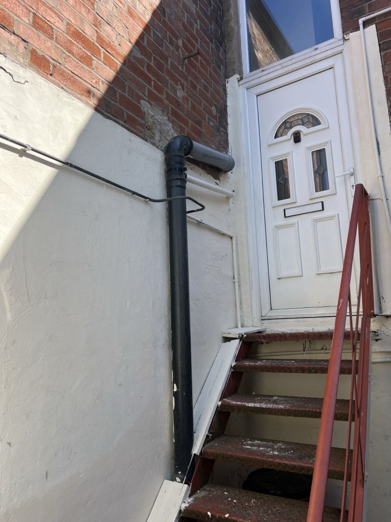 Flat Available LE39FH, Electric,Gas,water, bills included. 