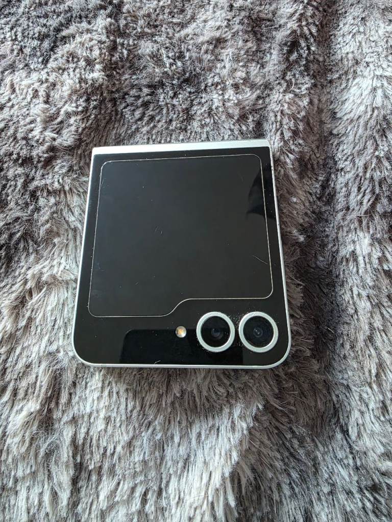 Samsung Galaxy Z Flip 5 – Mint Green, As Good As New
