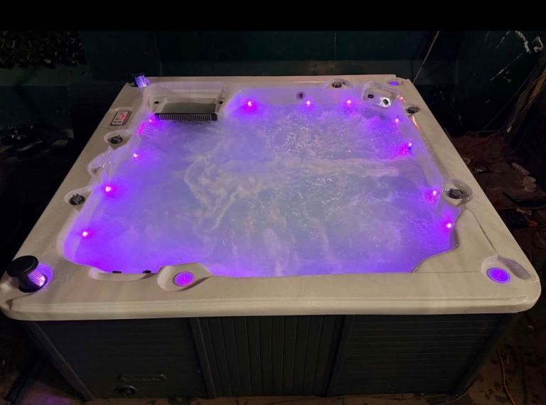 High Quality Canadian Spa Refurbished 32A Hot Tub