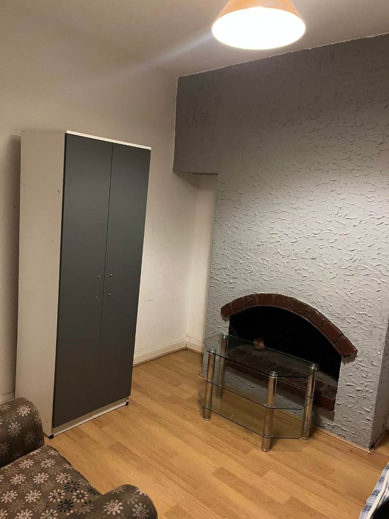 Rooms Available – Ready to Move In – All Bills Included!