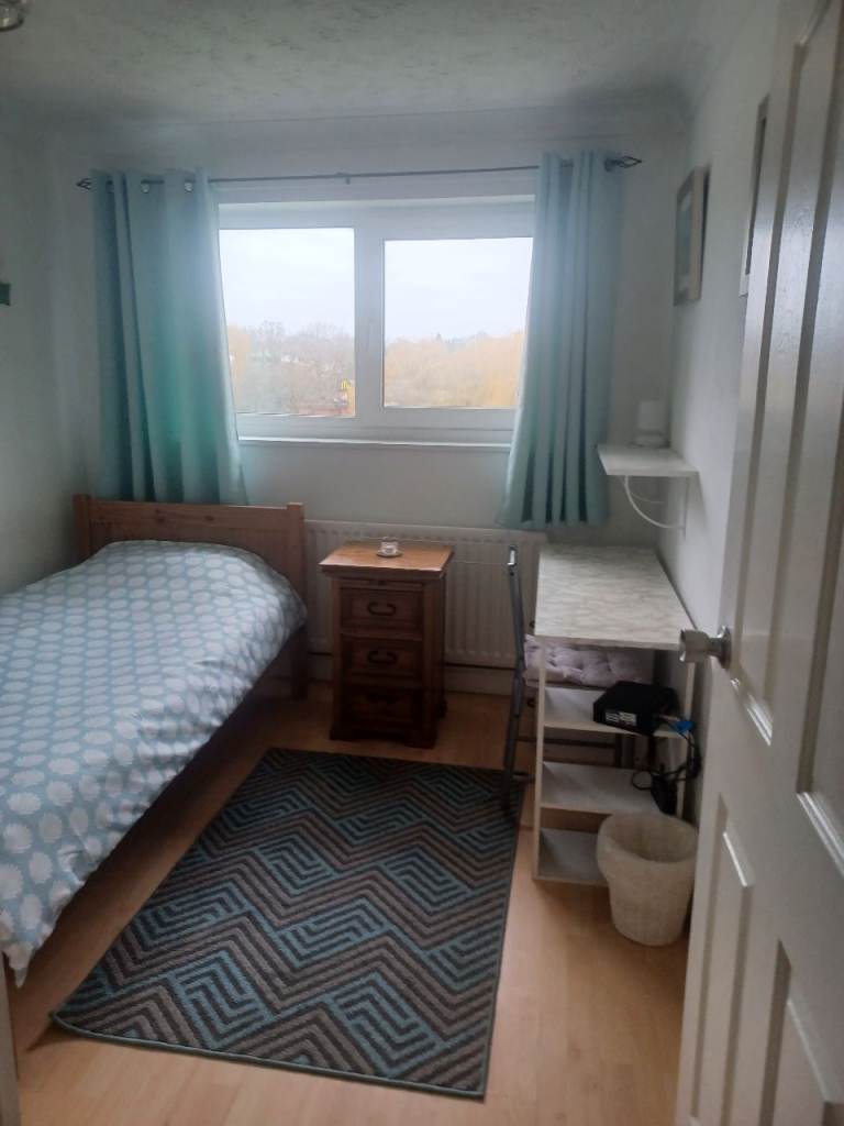 Rent single bedroom. Shared house 