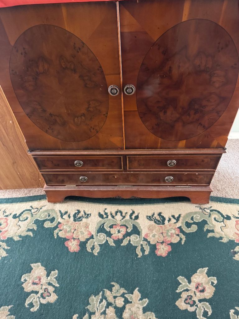 Lovely Cabinet 