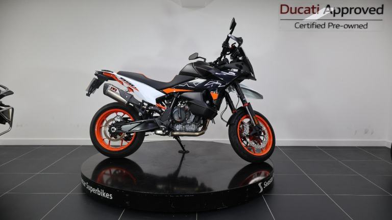 KTM 890 SMT - 2024 - 1300 MILES