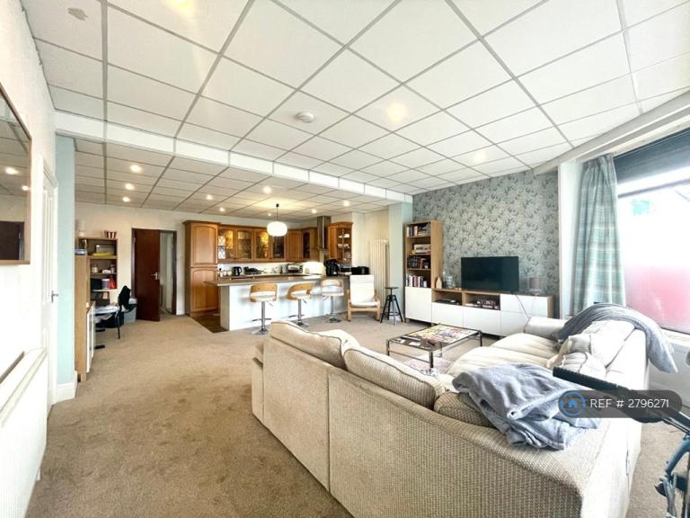 2 bedroom flat in Westbury-On-Trym, Bristol, BS10 (2 bed) (#2796271)