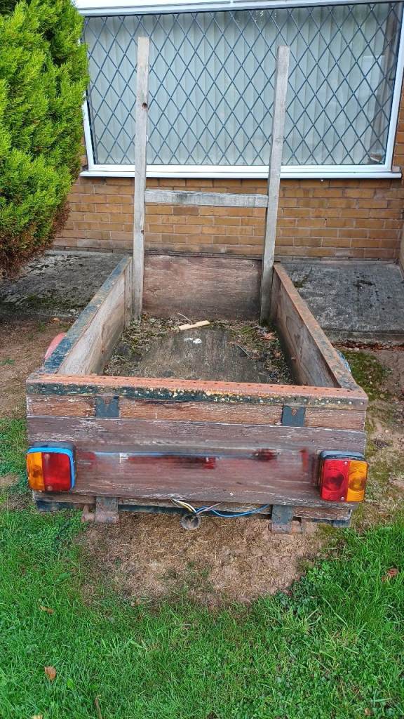 Trailer in need of some TLC.  5ft x 2.5ft