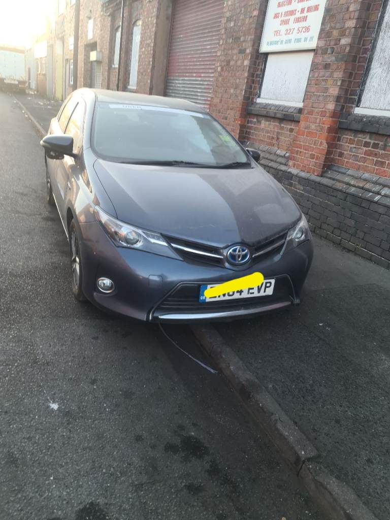 Toyota auris 2014 hybrid breaking 