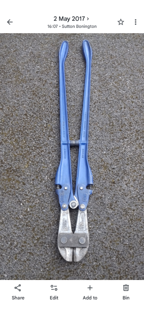 Large Blue Bolt Cutters – Good Condition