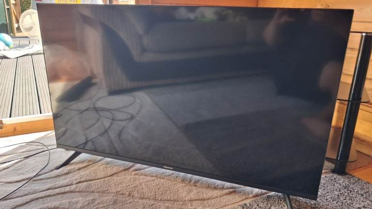 Hisense Smart TV - Good Condition, Reset to Factory Settings