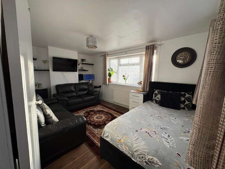 2 Bed Semi detached House for Rent ,Usk Road,Rg30