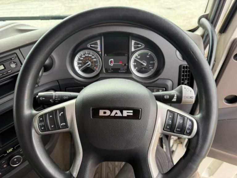 DAF XF 530 6x2 MID LIFT SLEEPER CAB TRACTOR UNIT