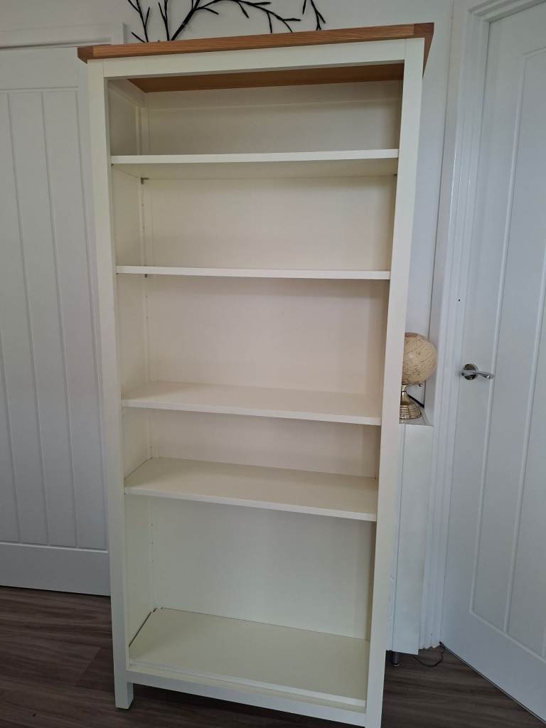 Tall Cream Bookcase with Oak Top – 5 Shelves